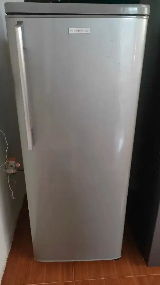 Jual Kulkas Electrolux 1 Pintu Kondisi Bagus
