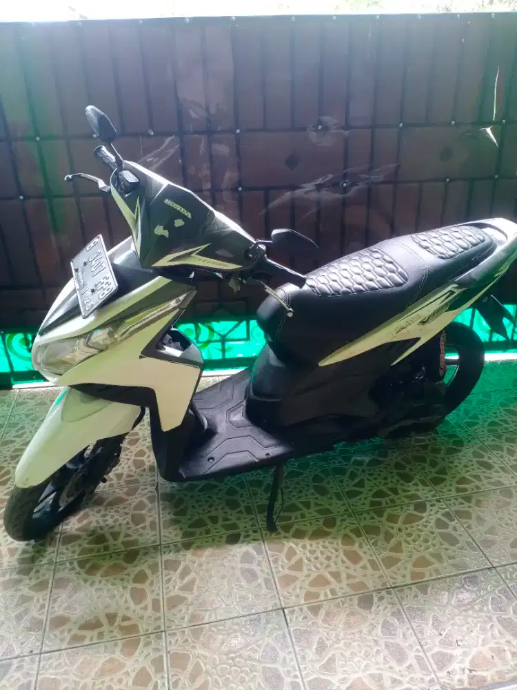 Dijual sepeda motor Honda Vario tahun 2011