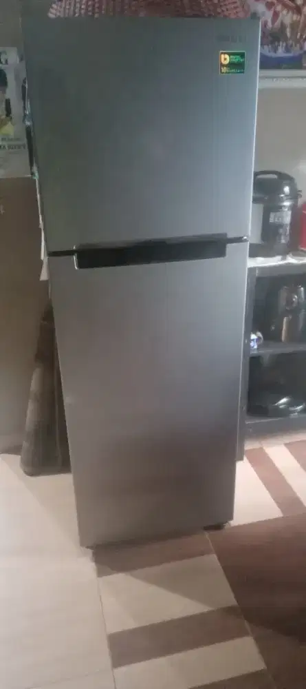 Di jual kulkas 2 pintu bodi bagus