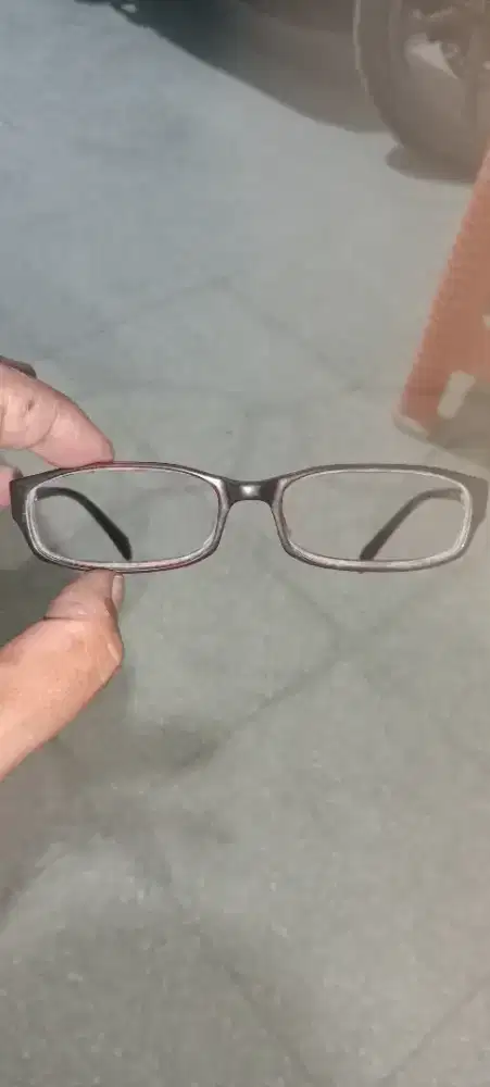 Frame kacamata prada