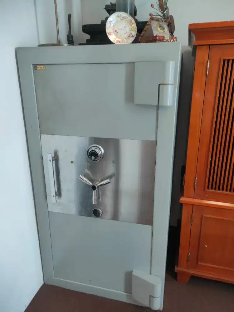 Jual brankas apa adanya