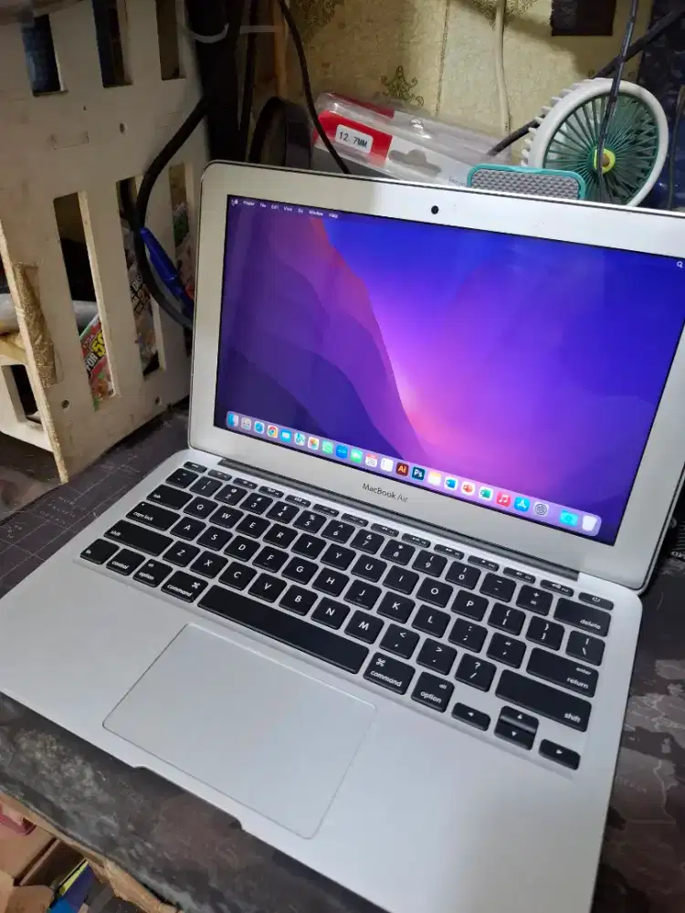 Service laptop komputer macbook