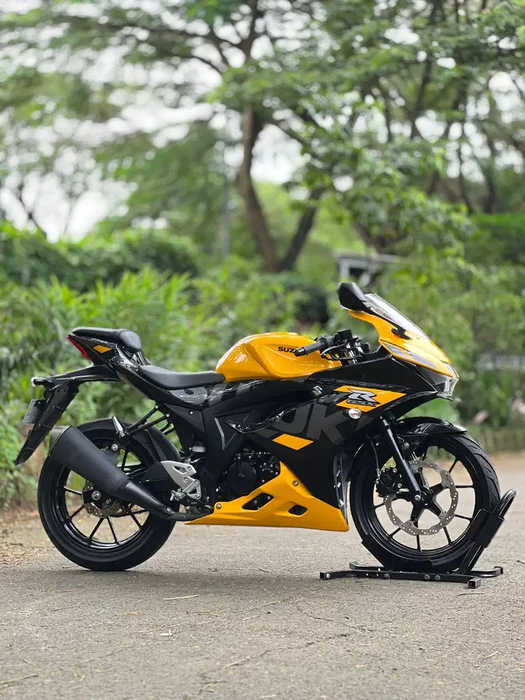 SUZUKI GSX 150R 2023 HITAM KUNING KM 1K PAJAK PANJANG FULL MULUS