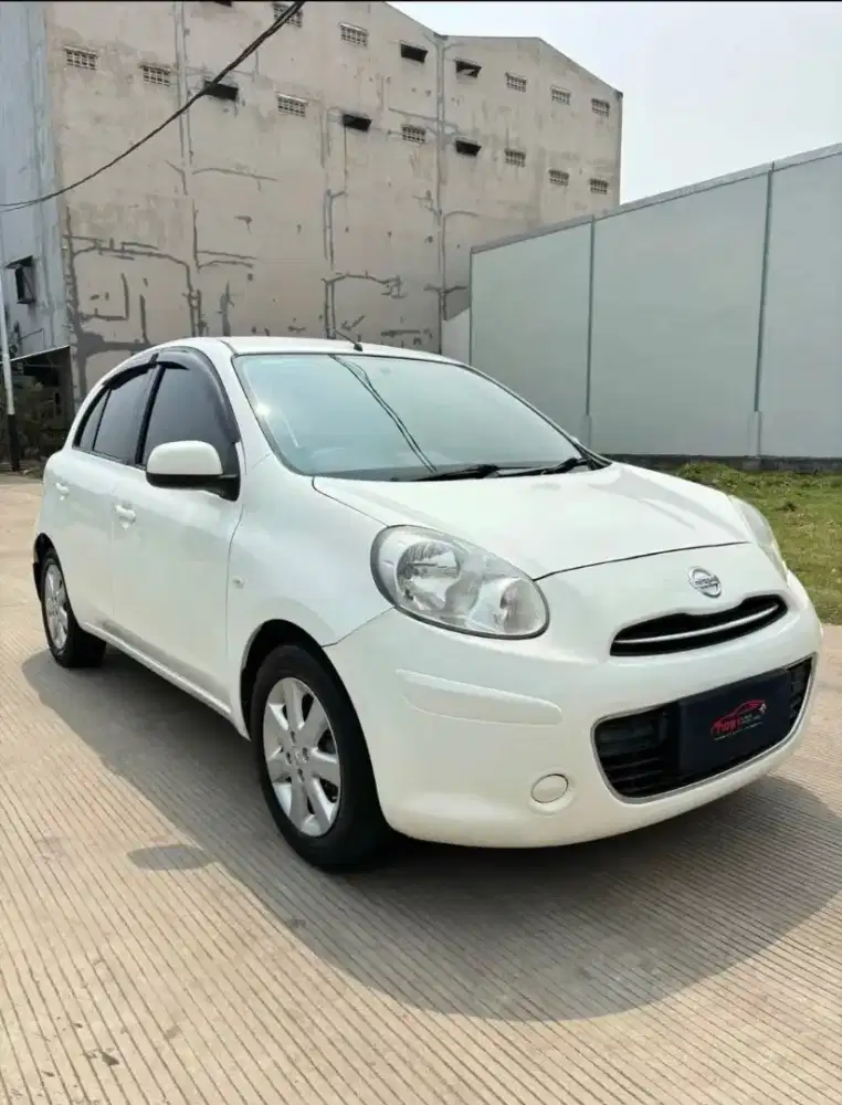 Nissan March L matic 2013 putih bekas murah