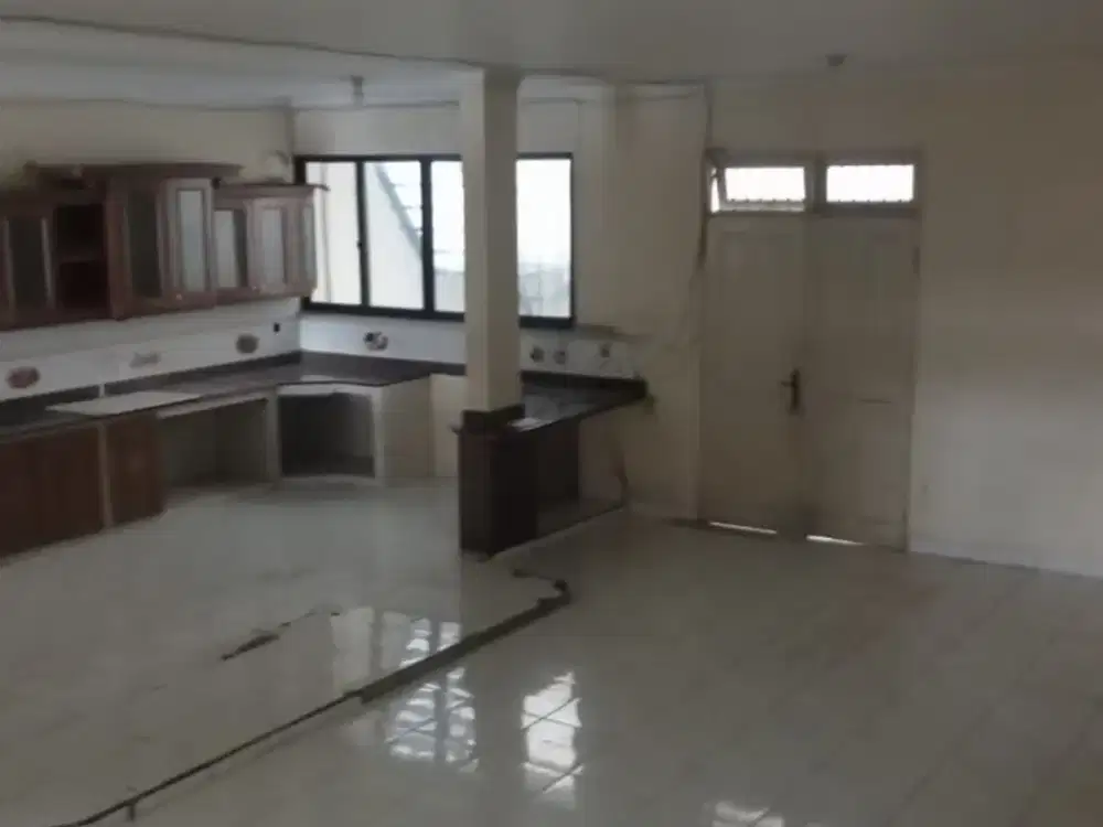 DIJUAL RUMAH TAMAN PALEM LESTARI 2 LANTAI HARGA BISA NEGO