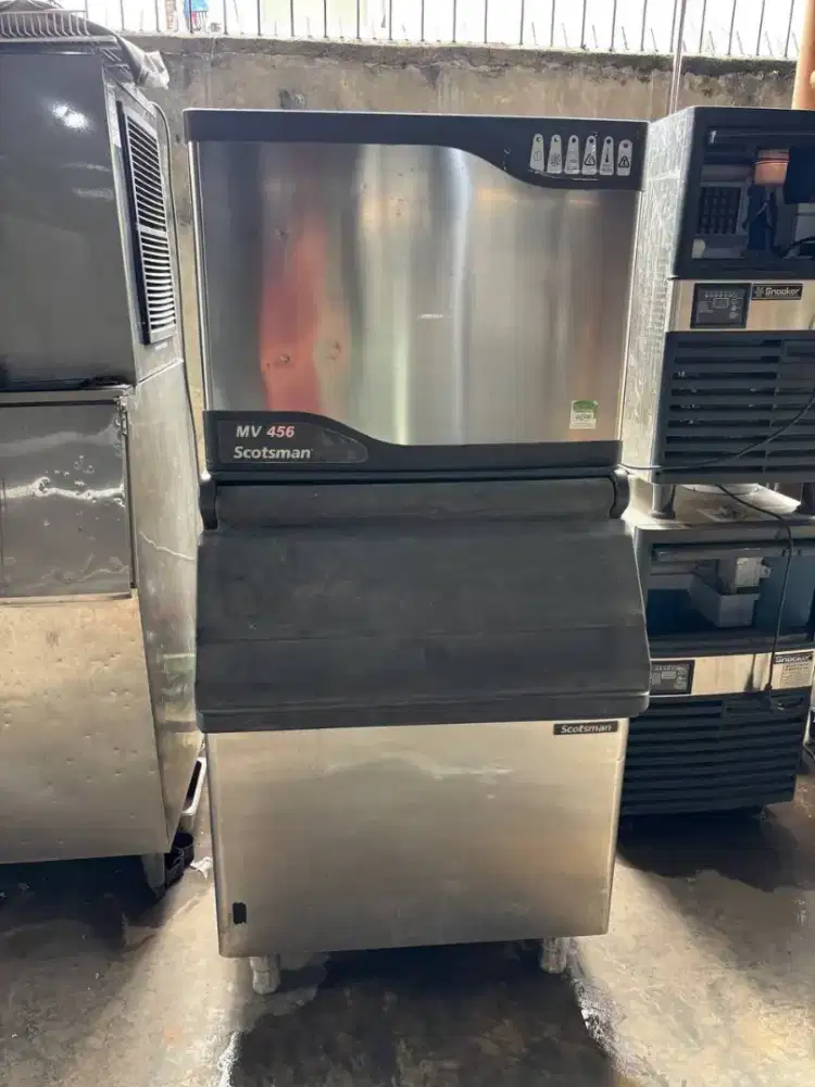 Ice maker scotsman MV 456 
Estimasi kps 200 kg/day kotor

Hrg 19 jt