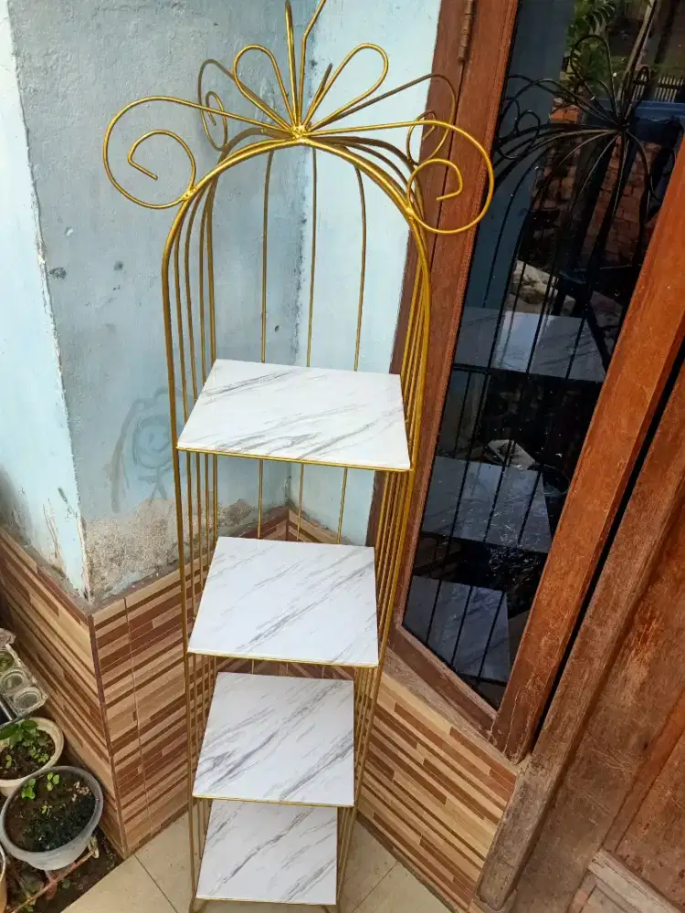 Rak pajangan sangakar model topi pita promo imlek