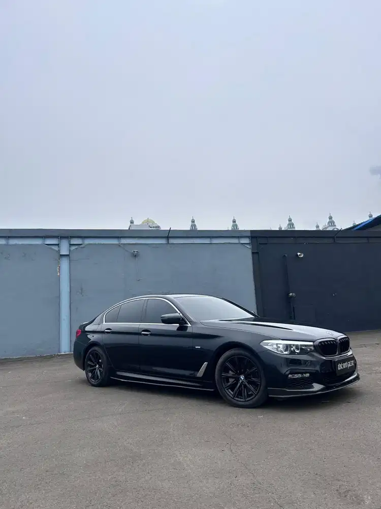 BMW 520i G30 CKD AT 2018