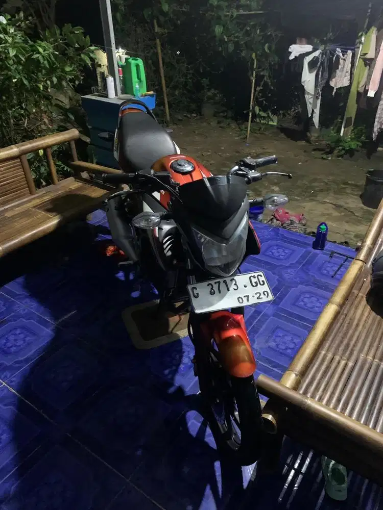CB150r tahun 2014 plat G km 9000