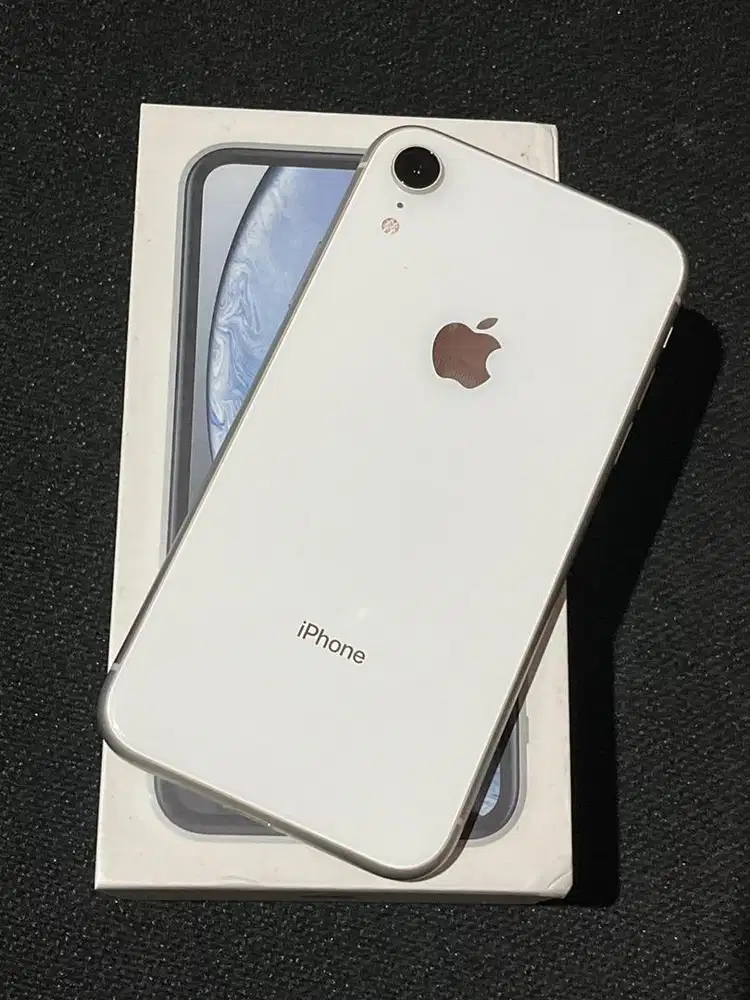IPHONE XR 64GB.