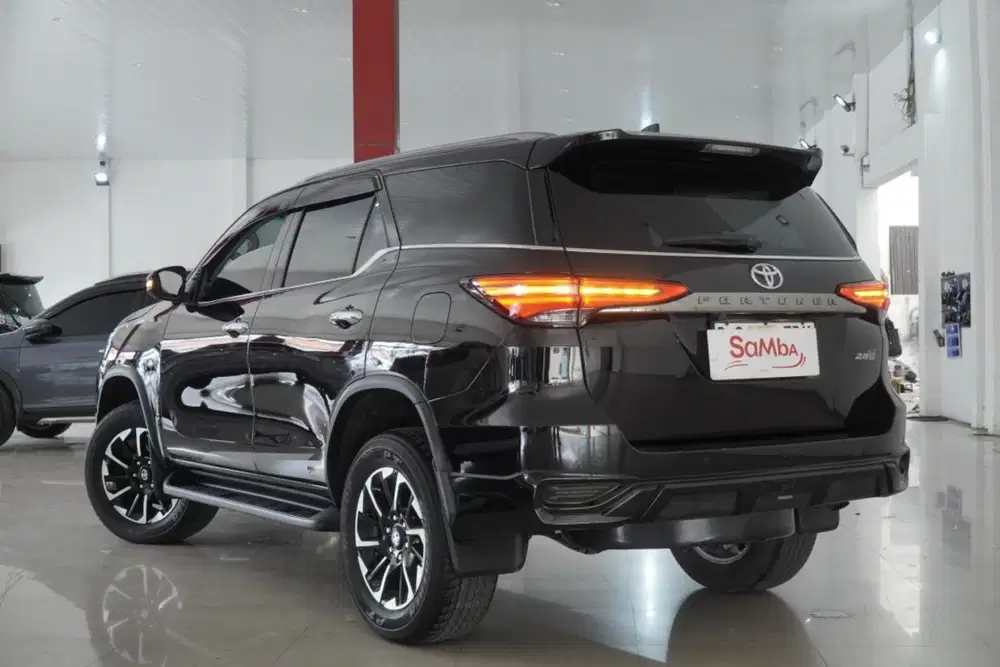 TOYOTA FORTUNER VRZ GR 2.8 AT 2022 HITAM A/N PRIBADI#GARANSI MESIN 1TH