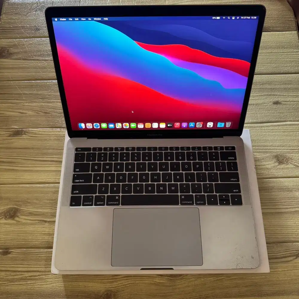 Macbook pro 2017 8/256gb core i5 Fullset Bisa COD