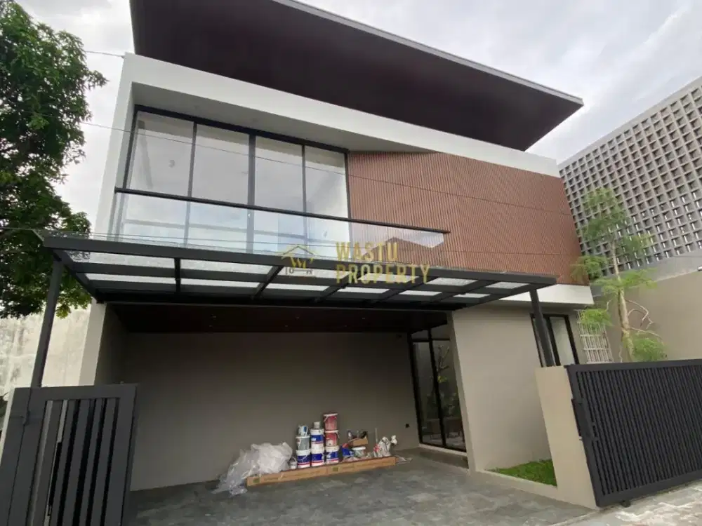 RUMAH MEWAH, 2 LANTAI, FULL FURNISHED + PRIVATE POOL, 5 MENIT DARI EXIT TOL MAGUWOHARJO