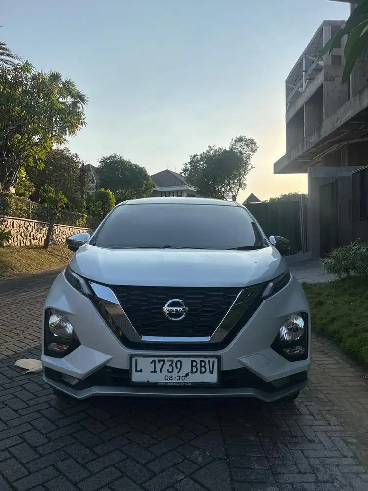 Nissan New Livina th 2022 type 1.5 VL matic putih samsat baru