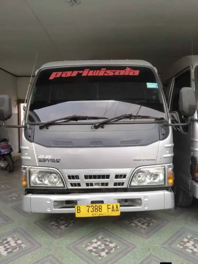 Isuzu ELF NHR55 2014