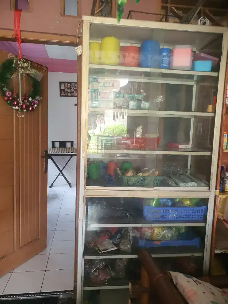 Perlengkapan warung dan isinya