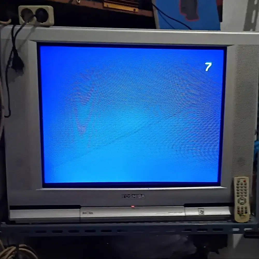 DIJUAL TV TOSHIBA CRT BEKAS MASIH BERFUNGSI BAIK TIDAK PERLU SERVICE