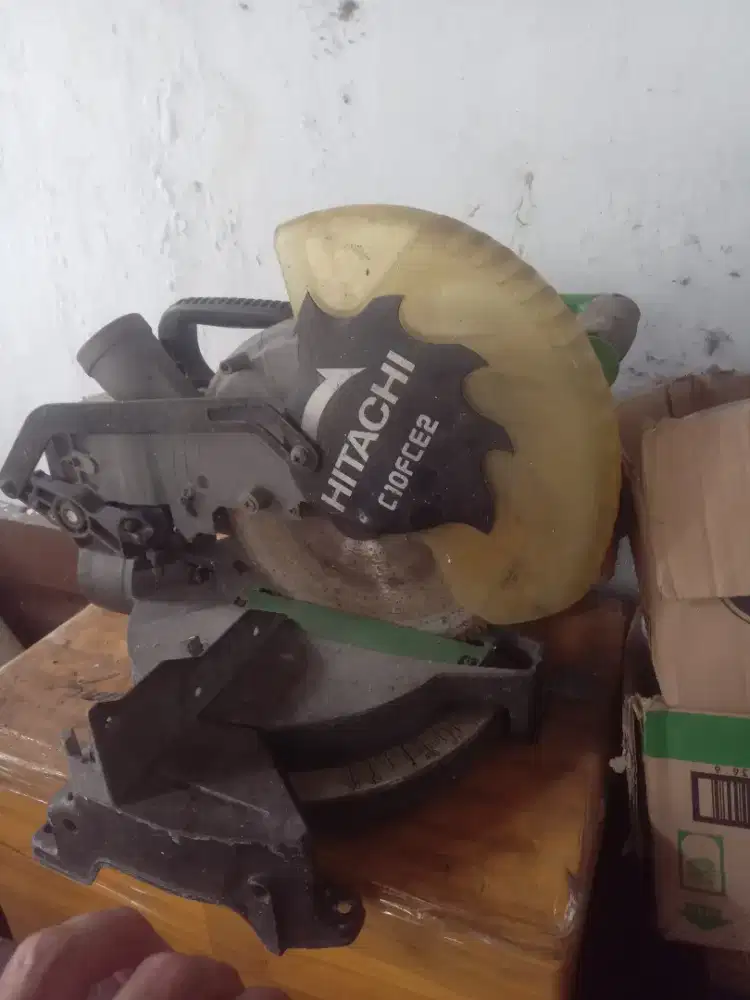 Jual mesin potong merek hitachi kondisi masih nornal