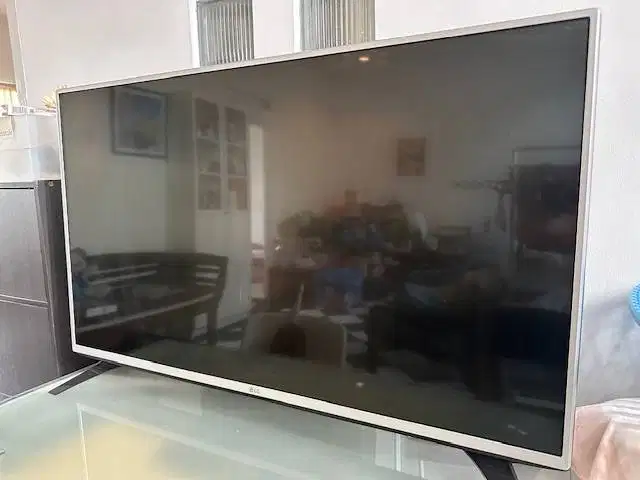 Televisi TV LG 43 inchi Kondisi bagus dan normal