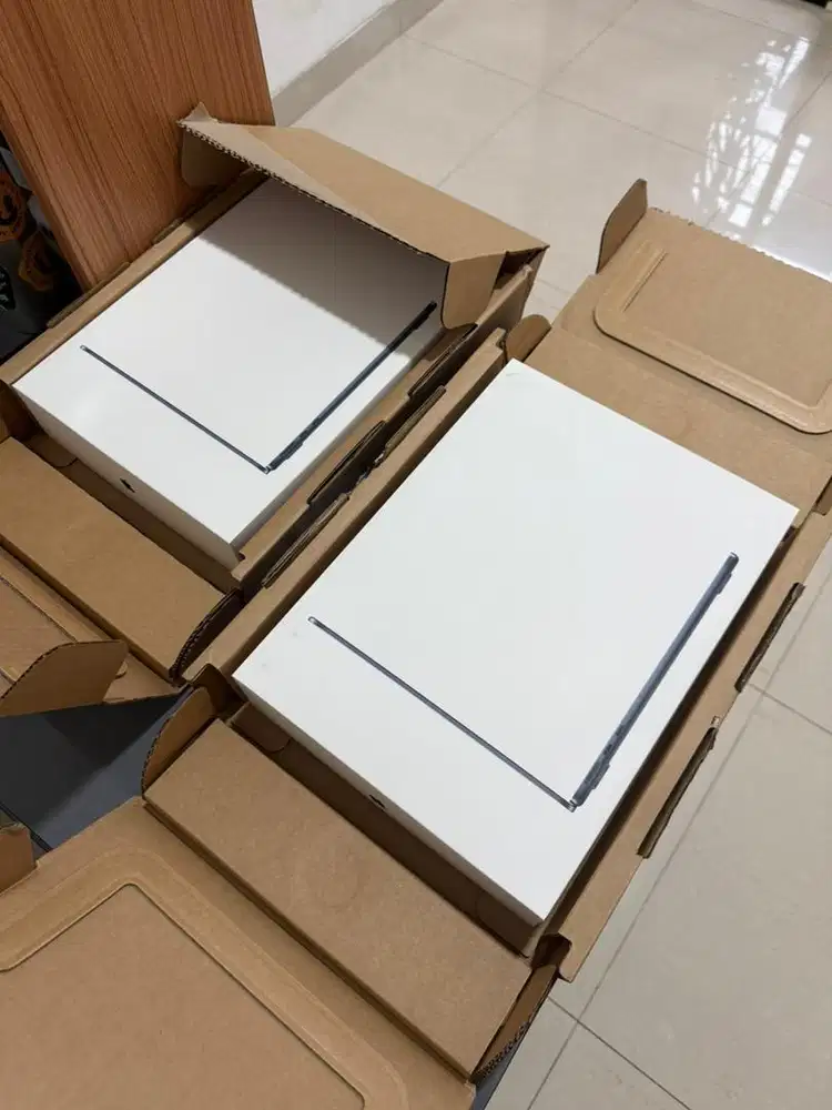 Macbook Air M4 16/256 Baru segel Garansi Digimap