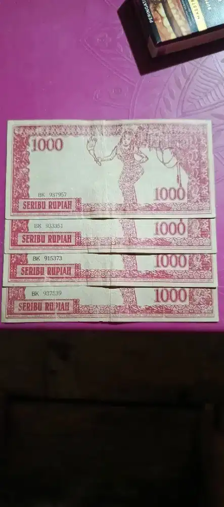 Uang kuno 1000 th 1952 ada 4 lembar