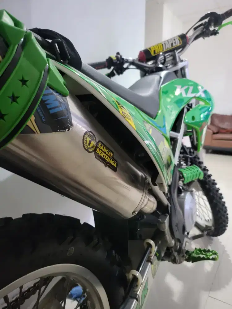 KLX 230 F Tahun 2022