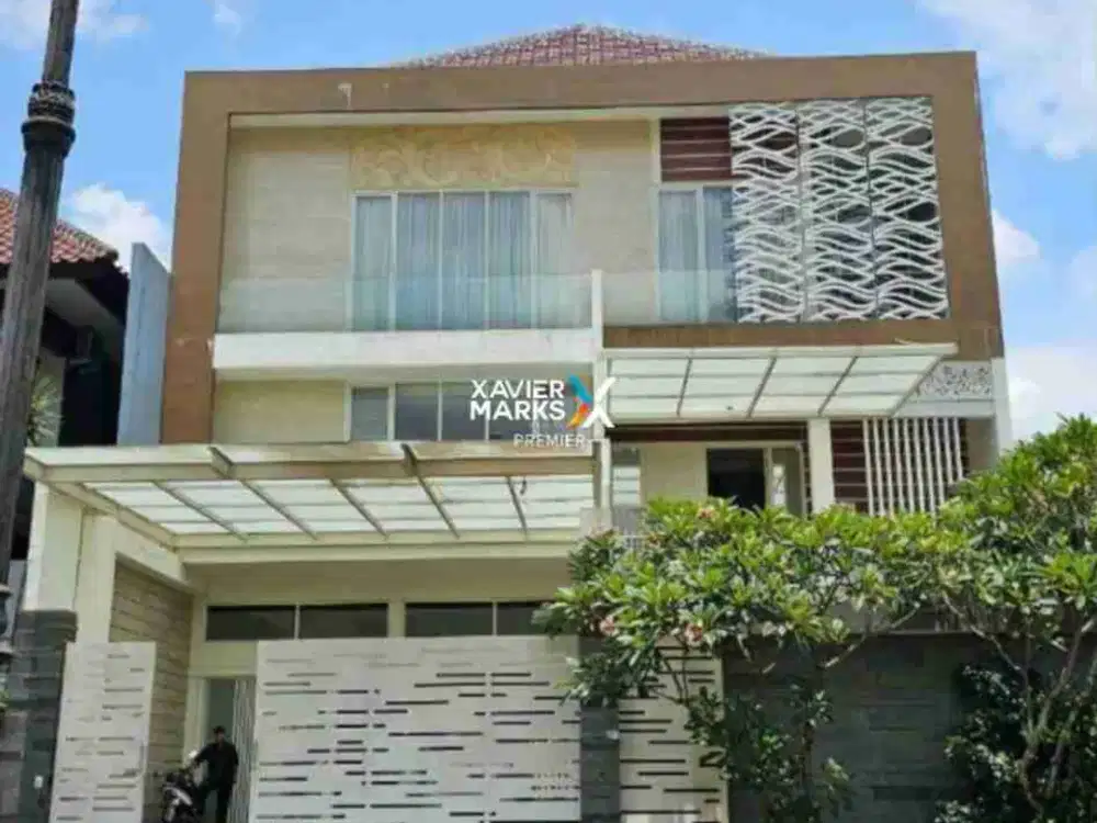 Dijual Rumah Mewah 3Lantai Full Furnish Plus Swimming Pool Di Kawasan Elite Istana Dieng Kota Malang
