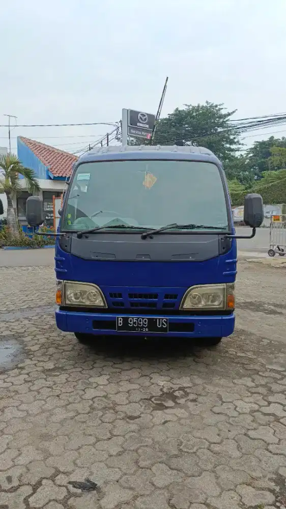 Isuzu 2011 ELF nhr 55 mini bus