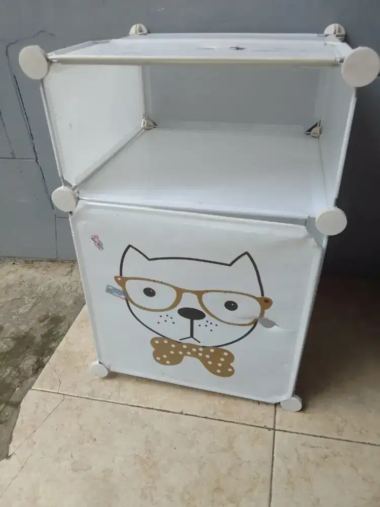 Lemari kecil plastik