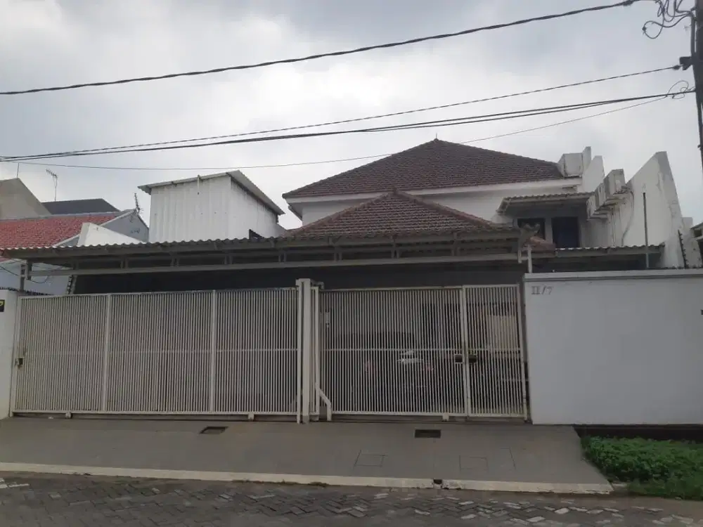 Rumah Manyar Tirtomoyo Lebar Jalan  : 8 Meter (Conblock)