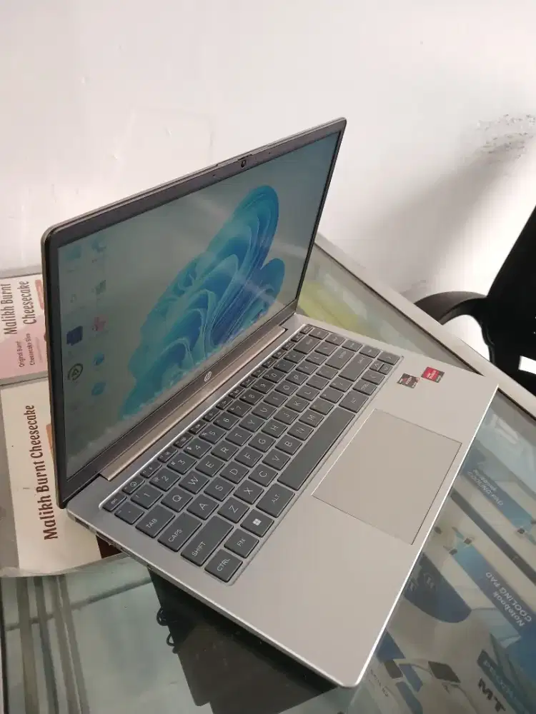 Laptop HP 14 Amd Ryzen 3 7320U Ram 8 Ssd 512 Mulus