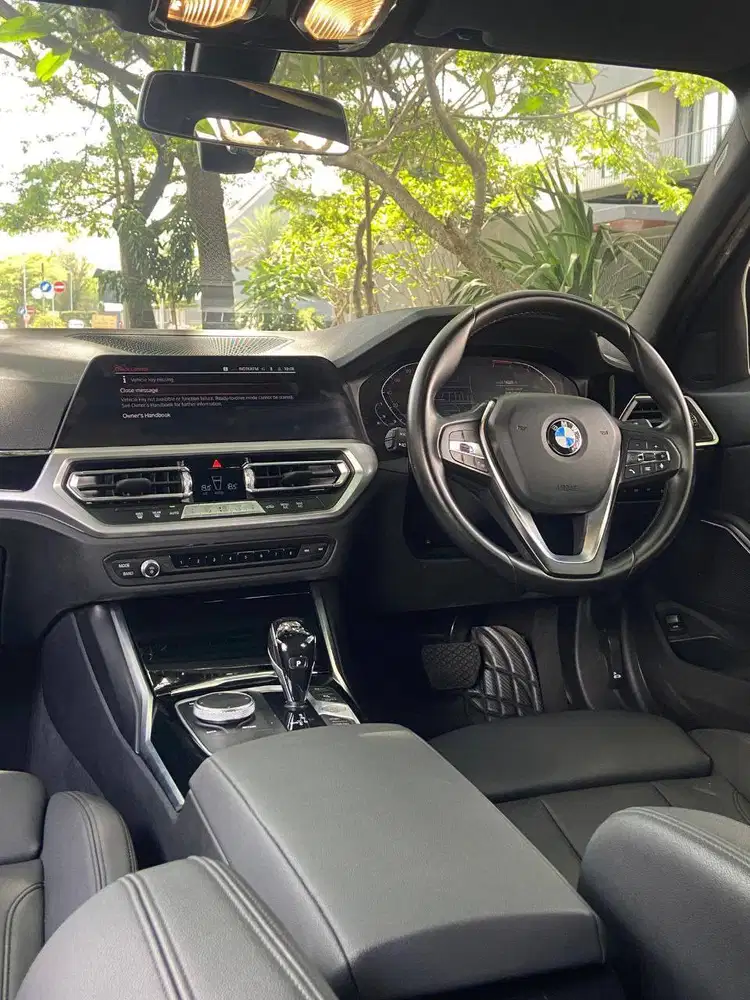 BMW 320i 2.0 Sport 2020 KM 14RB RECORD ISTIMEWA Black On Black