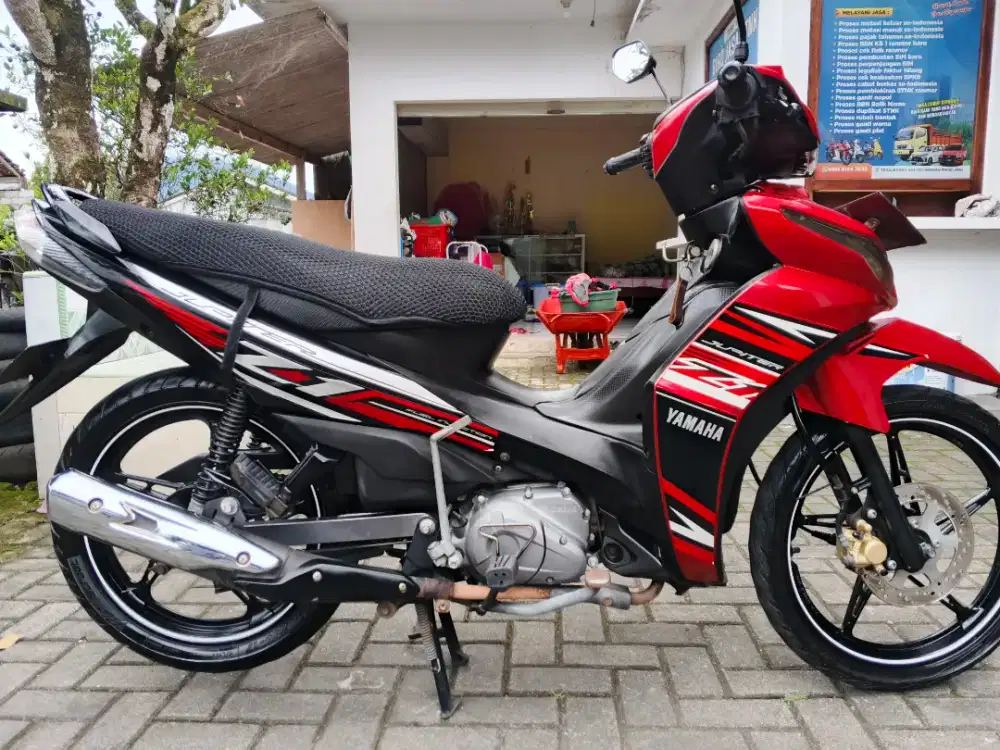 Jupiter Z1 kinclong.monggo yg minat .mahar 9 juta nego
