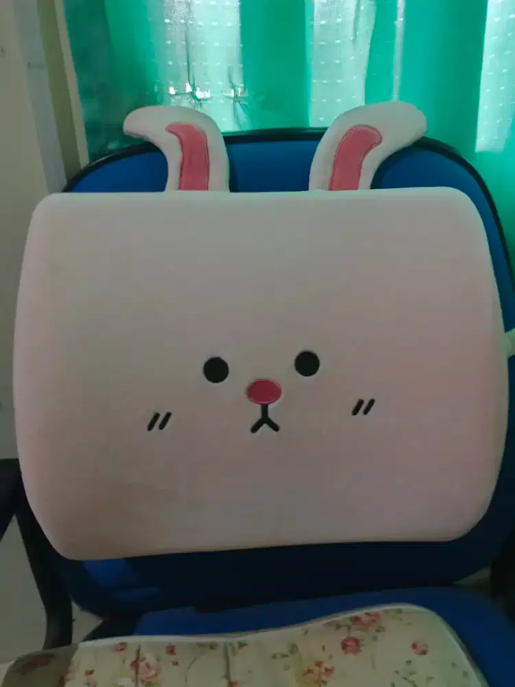 Bantal kursi kelinci