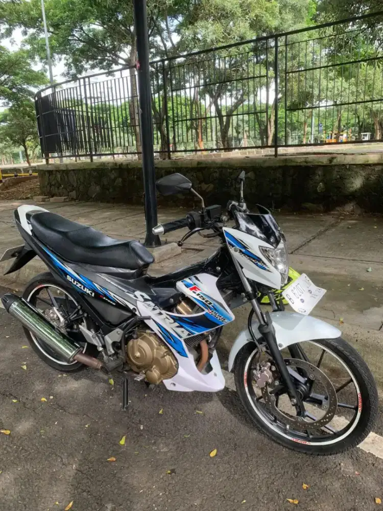 Satria FU 2014 putih biru
