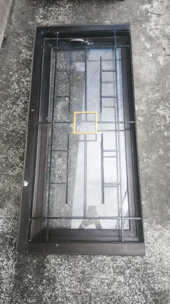 Jendela Aluminium dan Teralis Besi