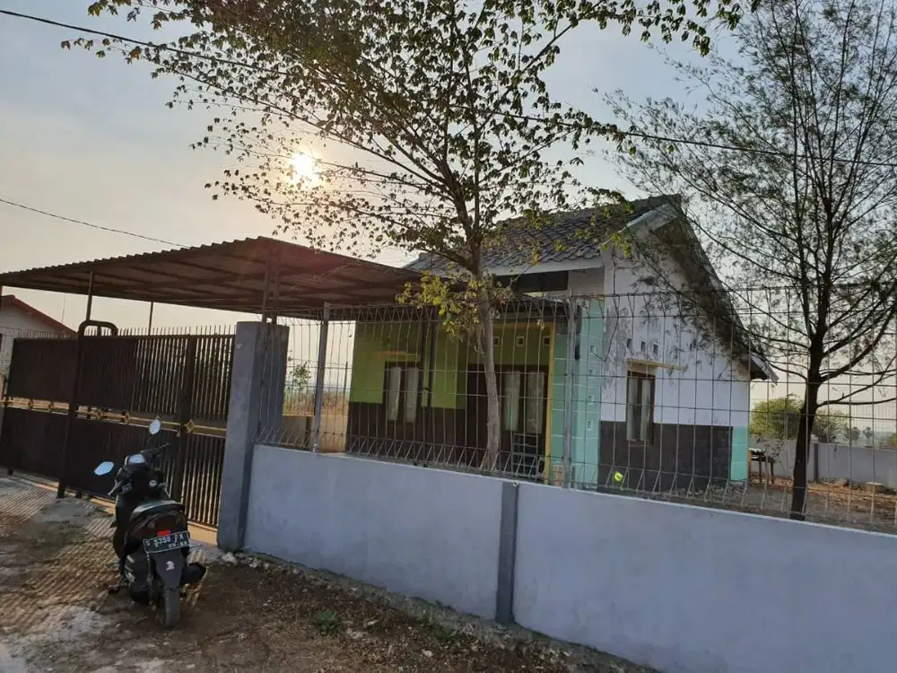 Rumah dengan Halaman Luas