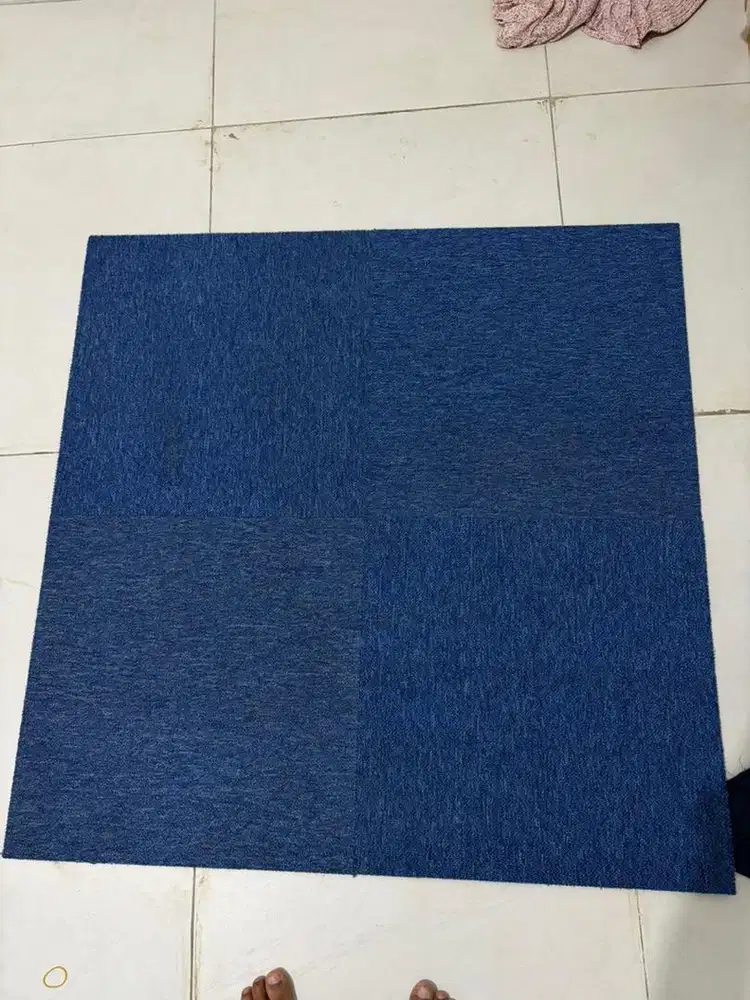 Karpet tile 3.320 lembar