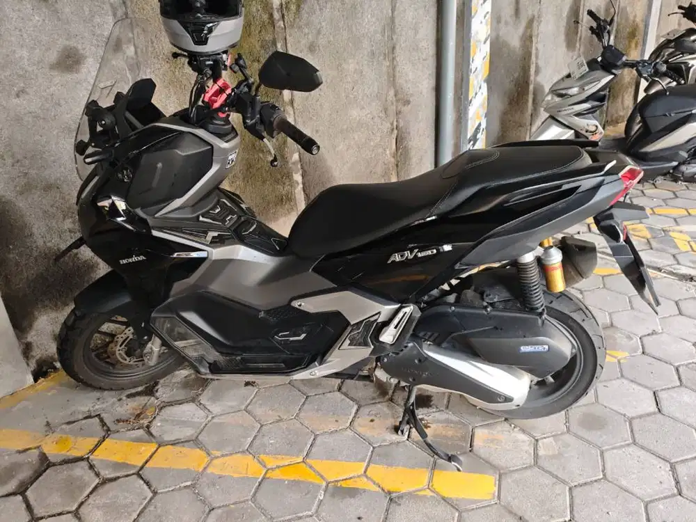 Honda ADV 160 2023 Abu Hitam