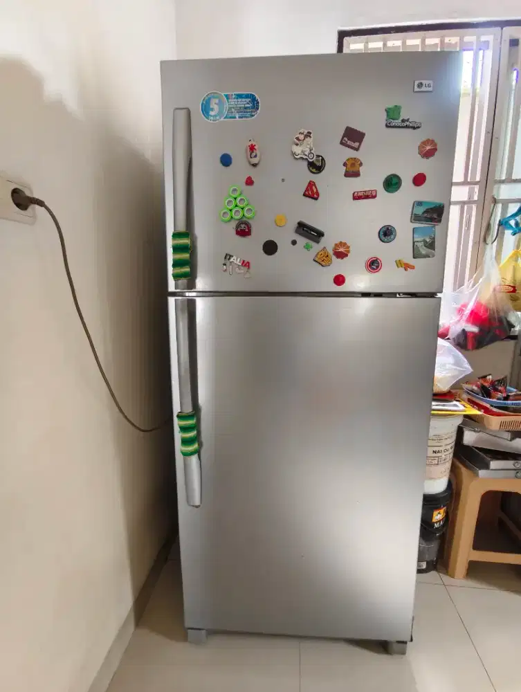 Kulkas 2 Pintu LG Model GR-B562YLC