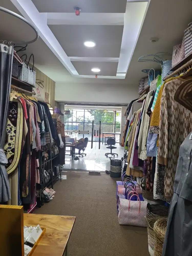 Dijual smua baju n tas kondisi baru siap jual 50jt aja