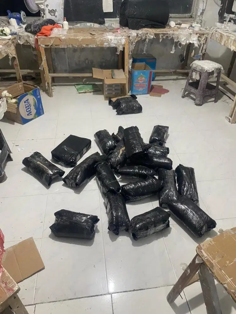 Packing online dan finishing souvenir