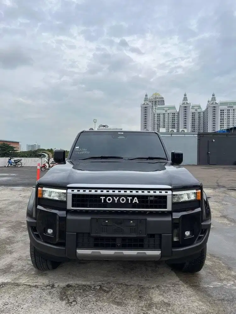 Toyota Prado land cruiser 250 vx petrol Brand New