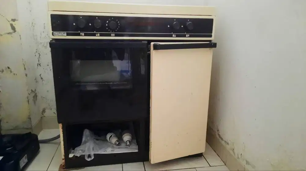 Kompor Gas Freestanding 4 tungku