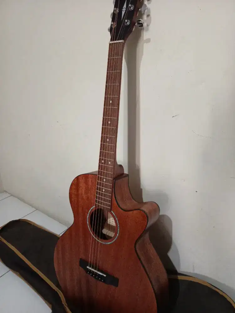 Gitar Cort Guitars
Model: Cort SFX-MEM O