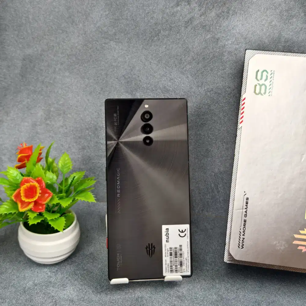 Nubia Red Magic 8s pro 5G
Ram 12/256GB