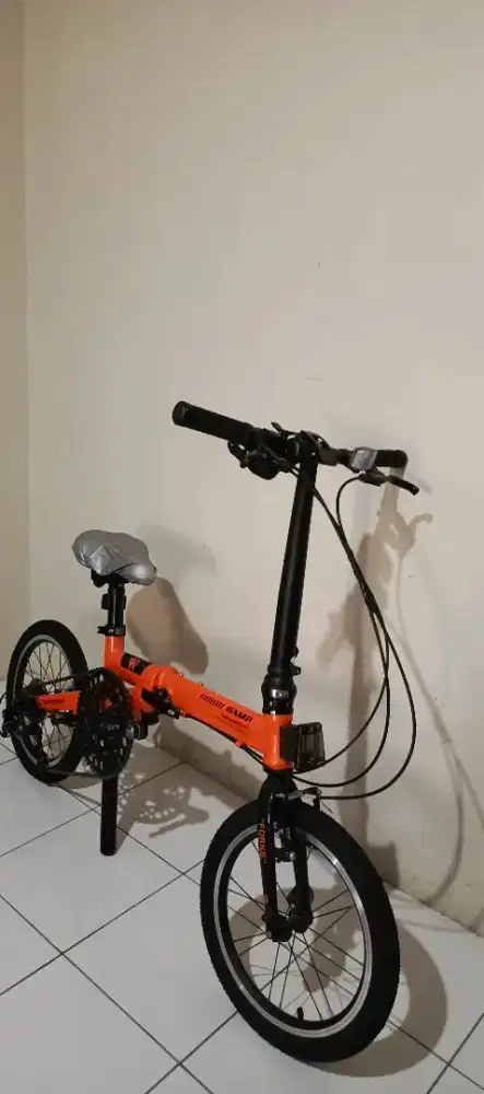 Sepeda lipat dari brand Element versi kolaborasi dengan Roy Ricardo.