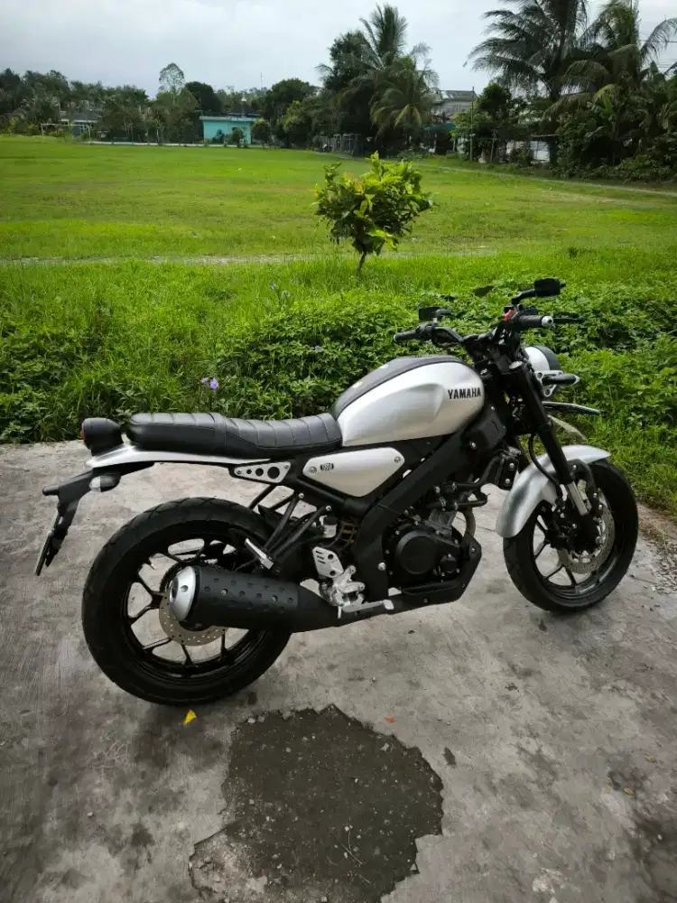 Yamaha XSR 2023 Silver