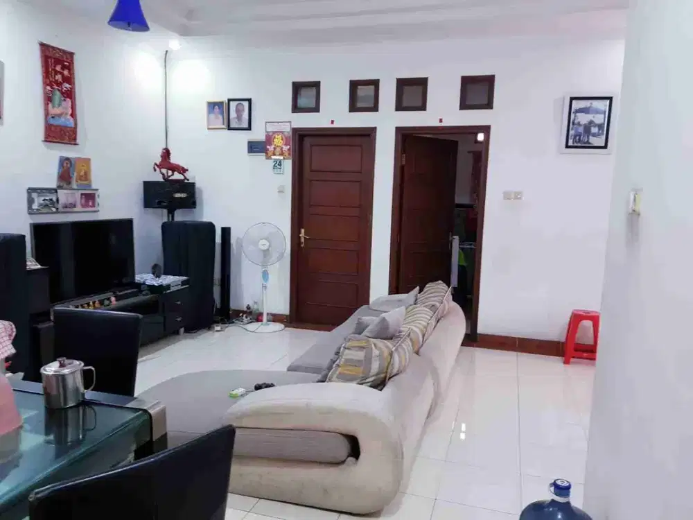 Dijual Rumah Siap Huni dengan Halaman Luas di Kemang Pratama 3 Bekasi