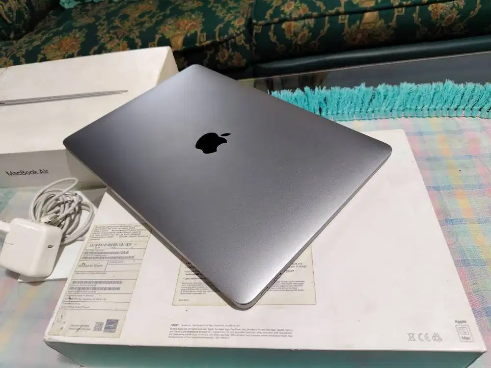 Laptop macbook air retina 2019 kondisi istimewa, fullset ex ibox  Spek